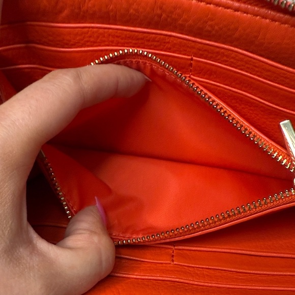 Like New Tory Burch Orange Amanda Continental Leather Zip Wallet - Picture 10 of 13